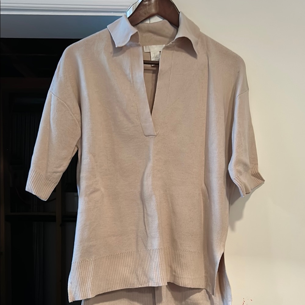 H&M Tan V-Neck Sweater with Crisp Collar